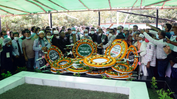 গভীর শ্রদ্ধা আর ভালোবাসায় এরশাদকে স্মরণ
