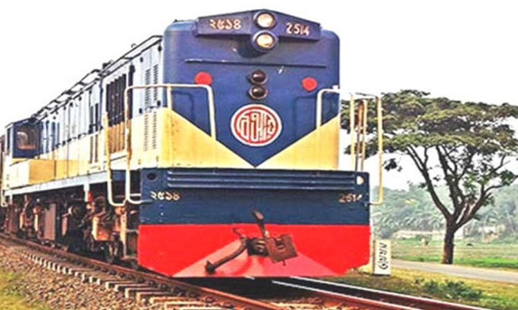 বিরামপুরে ট্রেনের ধাক্কায় যুবক নিহত
