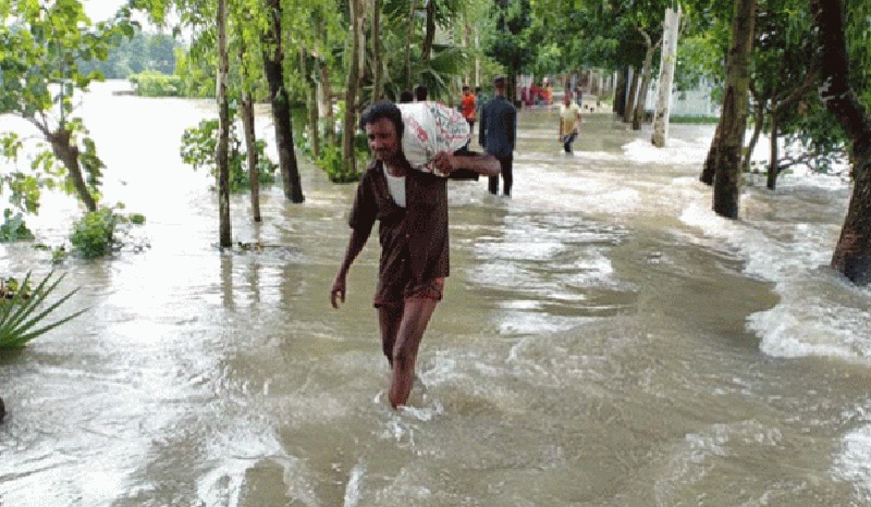 দেশের বন্যা পরিস্থিতির অবনতি, দুই লক্ষাধিক মানুষ পারিবন্দি
