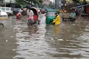 রাজধানীতে মুষলধারে বৃষ্টিতে জলাবদ্ধতা, ব্যাপক ভোগান্তি
