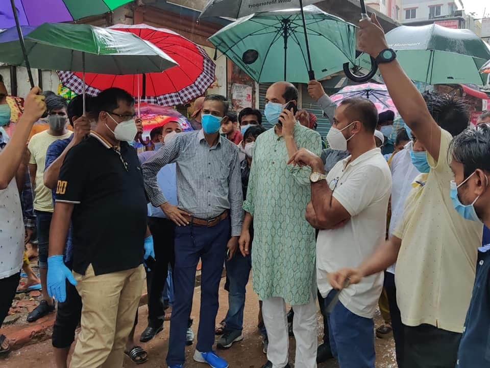ঝড় বৃষ্টি ও করোনা ভাইরাস উপেক্ষা করে.....