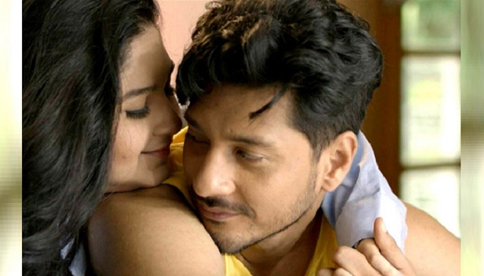 এক গানের ভিডিওতে ৮ চুমু

