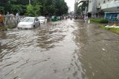 বৃষ্টি অব্যাহত, রাজধানীতে ব্যাপক ভোগান্তি
