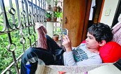 করোনাকালে শিশুদের পৃথিবী ‘চার দেয়াল’
