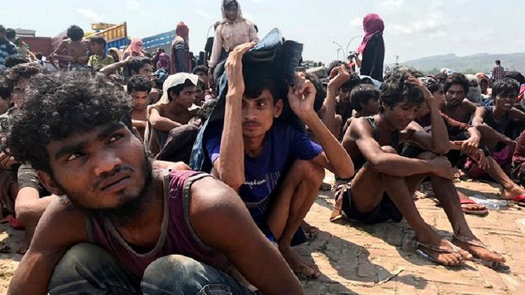 মালয়েশিয়ার উপকূলে ডুবে যাওয়া ২৬ রোহিঙ্গাকে জীবিত উদ্ধার
