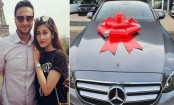স্ত্রী শিশিরকে গাড়ি উপহার দিলেন সাকিব
