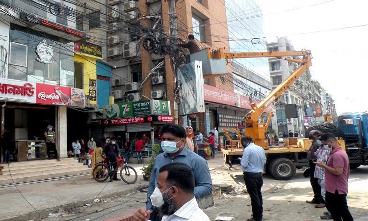 ডিএসসিসি'র অবৈধ ক্যাবল সংযোগ উচ্ছেদ কার্যক্রম শুরু
