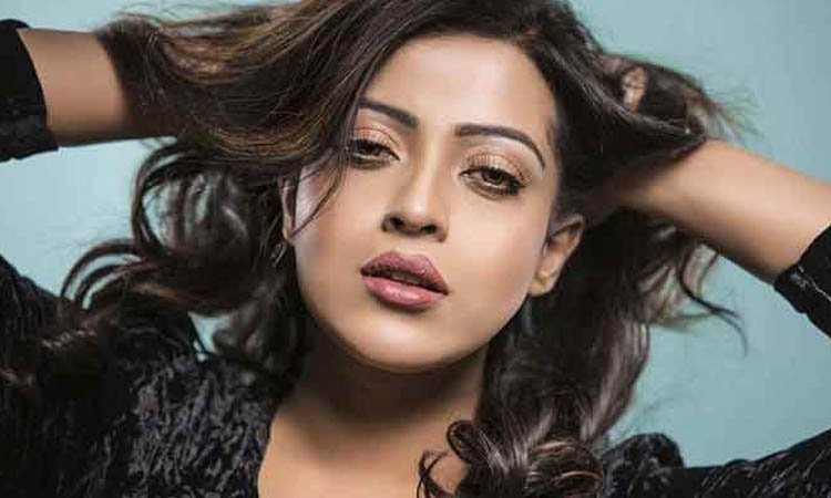 করোনায় আক্রান্ত হয়ে হাসপাতালে সানাই
