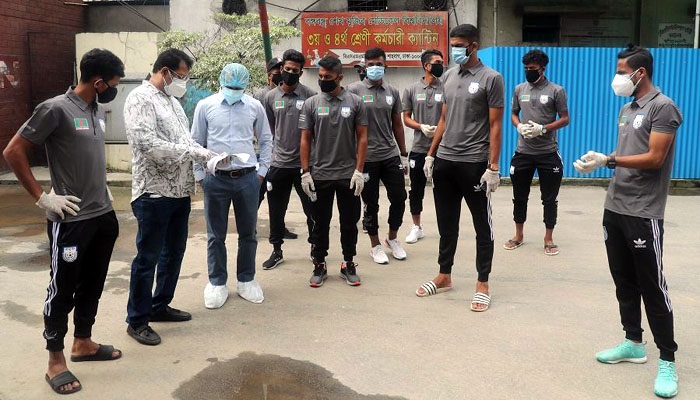 করোনার থাবায় জাতীয় দলের ১৮ ফুটবলার
