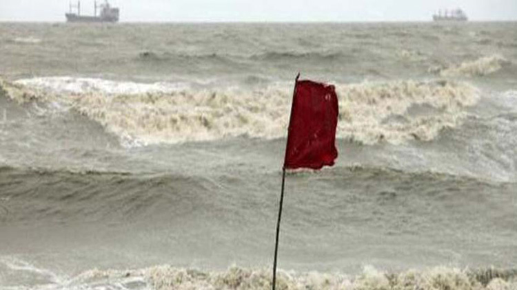 বন্দরে ৩নং সতর্ক সংকেত

