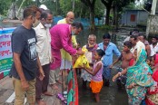 টাঙ্গাইলে বন্যার্তদের মাঝে বিএনপির ত্রাণ বিতরণ
