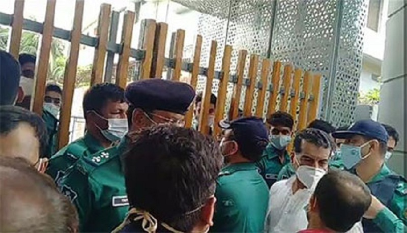 কোকোর কবর জিয়ারত করতে গিয়ে পুলিশি বাধায় বিএনপি নেতারা