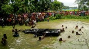 মাইক্রোবাস পুকুরে পড়ে একই পরিবারের ৮ জন নিহত
