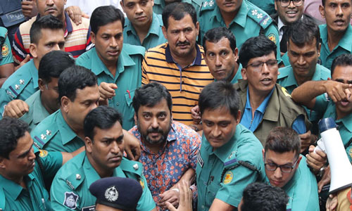 সম্রাটের স্থাবর সম্পত্তি ক্রোকের নির্দেশ
