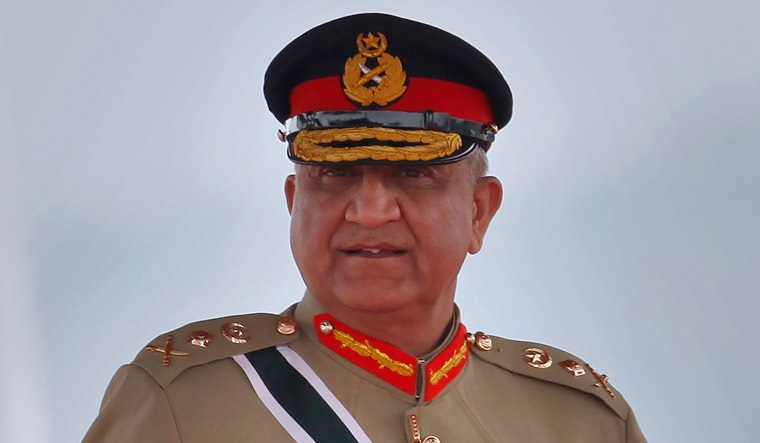 হঠাৎ সৌদি সফরে পাকিস্তানের সেনাপ্রধান