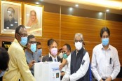 সীমিত সম্পদ দিয়ে সঠিকভাবেই করোনা মোকাবিলা করছে বাংলাদেশ
