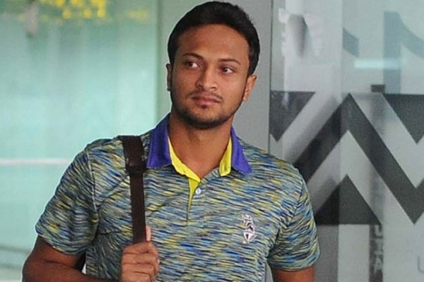 রাতে দেশে ফিরছেন সাকিব
