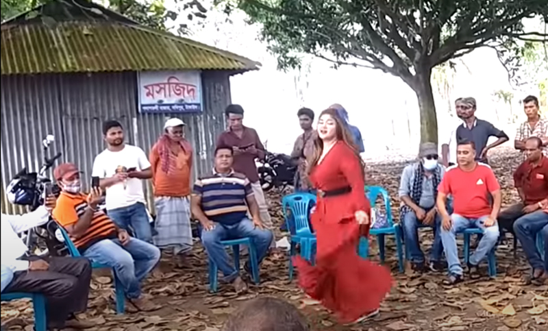 মসজিদের কাছে নায়িকার নাচ, ক্ষমা চাইল আয়োজকরা
