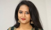 গোপন ছবি ফাঁসের হুমকি, বাথরুমে মিললো অভিনেত্রীর ঝুলন্ত মরদেহ
