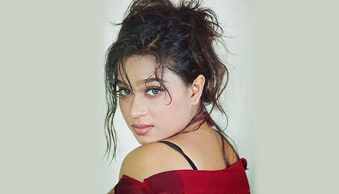 ৪০ বছরে পা দিলেন সেন্সেশনাল পপি