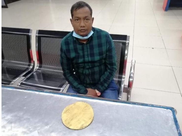 শাহজালালে গোল্ডপ্লেটসহ এক ব্যক্তি আটক
