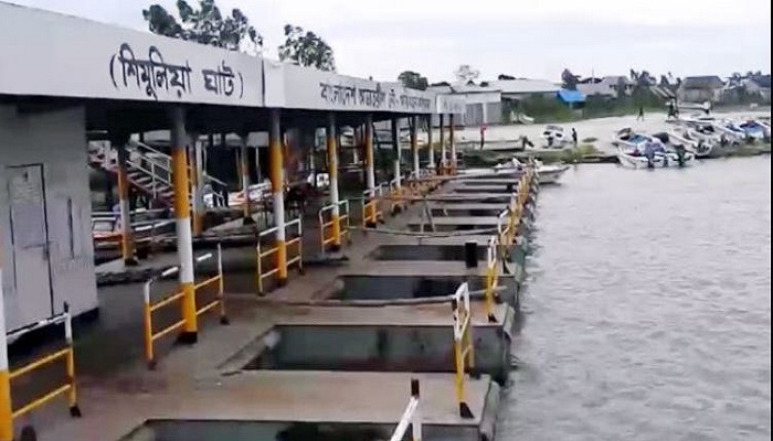 অনির্দিষ্টকালের জন্য শিমুলিয়ায় ফেরি চলাচল বন্ধ
