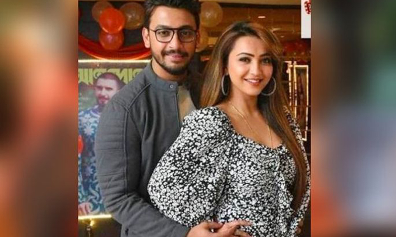 মা হতে চলেছেন কৌশানি, ভাইরাল ‘বেবি বাম্প’
