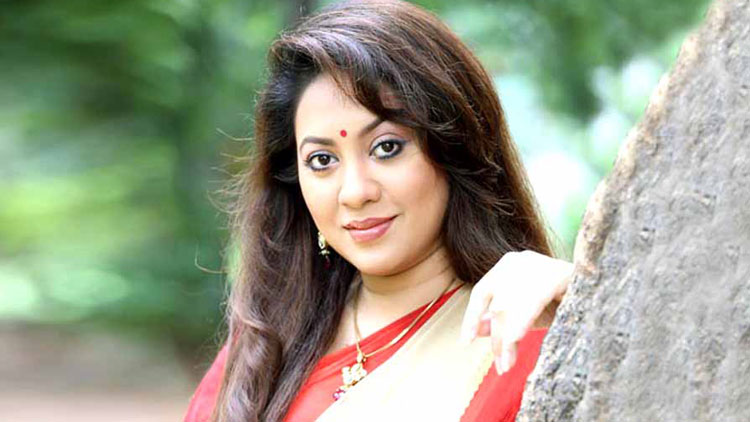 প্রথমবার সাংবাদিকের চরিত্রে তারিন
