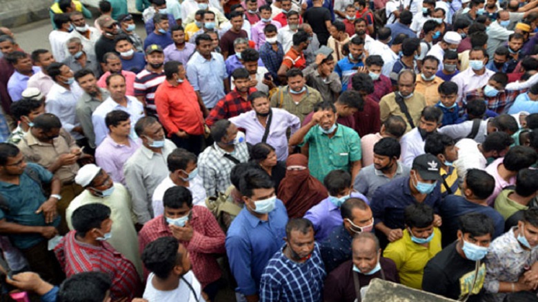 আজও কারওয়ান বাজারে টিকিটের জন্য সৌদি প্রবাসীরা ভিড়
