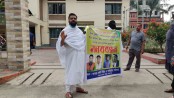 কাফনের কাপড় পড়ে ছাত্রলীগ নেতার বিরুদ্ধে দম্পতির প্রতিবাদ
