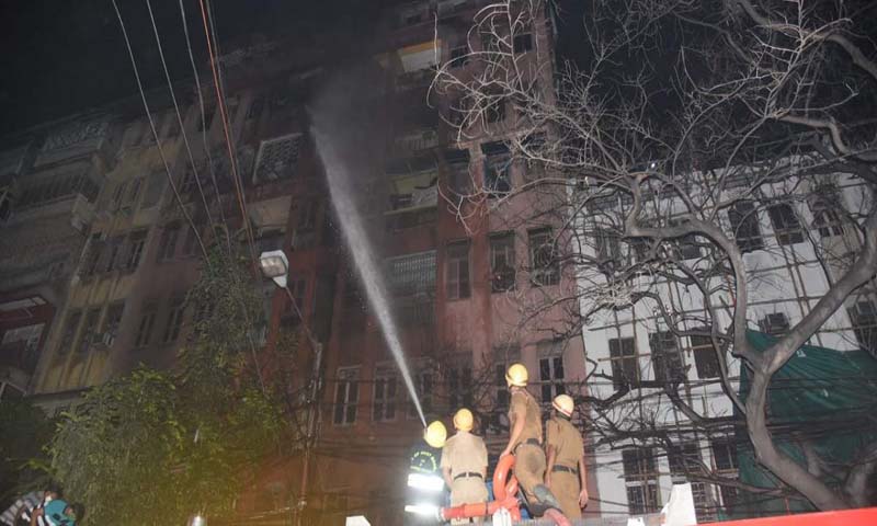 কলকাতায় বহুতল ভবনে ভয়াবহ অগ্নিকাণ্ড, নিহত ২
