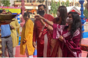 বিয়ের পর প্রথম পূজায় স্বামীর সঙ্গে মণ্ডপে মিথিলা