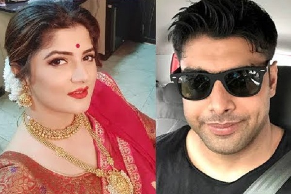 সোশ্যাল মিডিয়া থেকে উধাও শ্রাবন্তী-রোশনের ছবি, বাড়ছে জল্পনা
