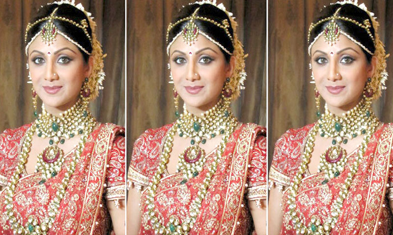 ৩ কোটি টাকার গহনা পরে চমকে দিলেন বলিউড অভিনেত্রী
