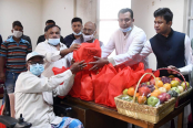বিজয় দিবসে যুদ্ধাহত মুক্তিযোদ্ধা ও শহীদ পরিবারের মাঝে প্রধানমন্ত্রী উপহার
