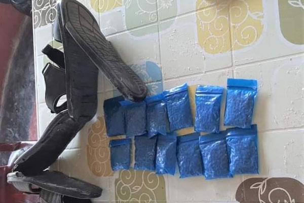টেকনাফে জুতার ভেতর ইয়াবা, আটক ১
