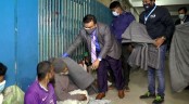 বরিশালের লঞ্চঘাট ও বাসস্ট্যান্ডে কম্বল বিতরণ জেলা প্রশাসকের
