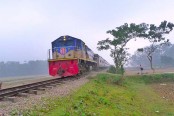 ৮ ঘণ্টা পর উত্তরাঞ্চলের সঙ্গে রেল যোগাযোগ স্বাভাবিক

