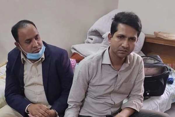 ঘুষের টাকাসহ দুদকের হাতে গ্রেফতার দুই অডিট কর্মকর্তা
