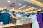 ২৯ হাসপাতালে মেডিকেল সরঞ্জাম বিতরণ আওয়ামী লীগের ত্রাণ কমিটির