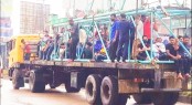 পরিবহন ভাড়ায় চরম নৈরাজ্য, মৃত্যু ঝুঁকি জেনেও কর্মস্থলে ছুটছে মানুষ