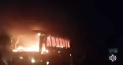 খুলনায় গভীর রাতে বাসে আগুন নিহত ১