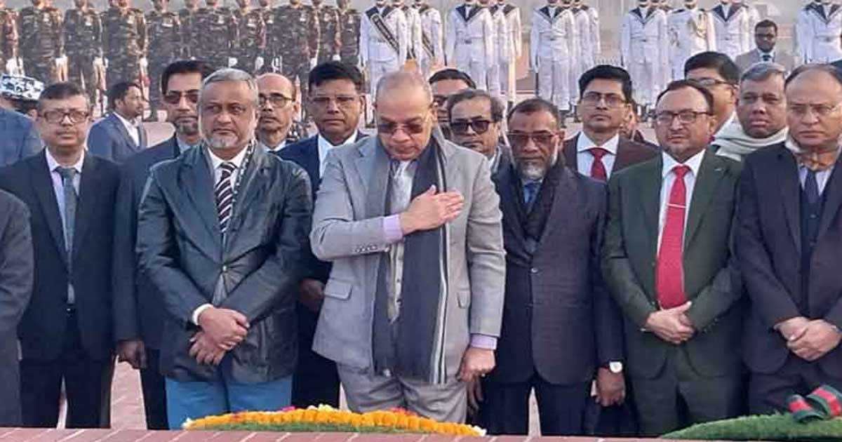জাতীয় স্মৃতিসৌধে প্রধান বিচারপতির শ্রদ্ধা নিবেদন